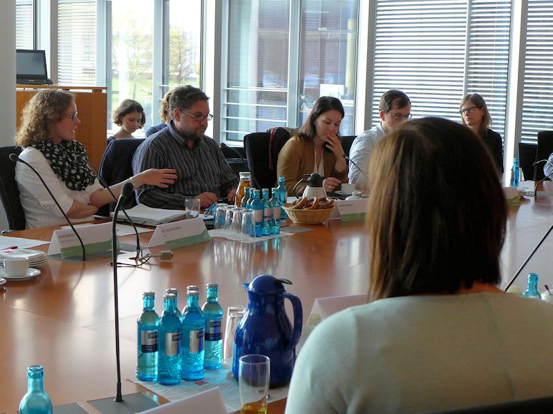 160413_Julia_Verlinden_MdB_Treffen_Anti-Fracking-NGO_P1010331_klein