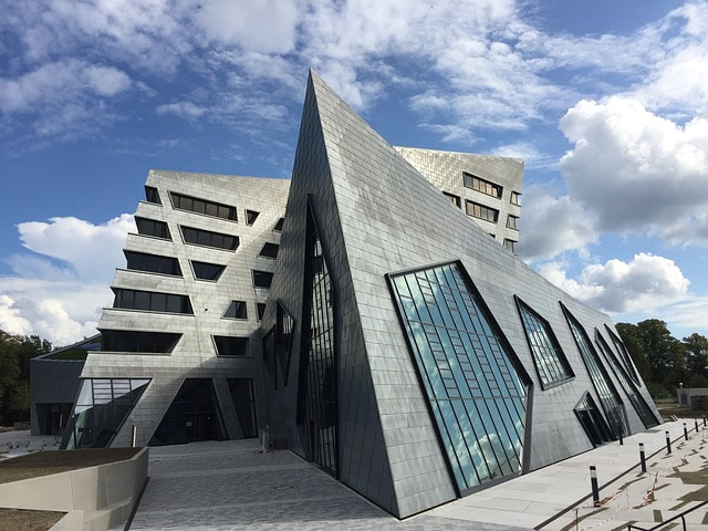 181210_pixabay_libeskind-leuphana_CC0jensjunge