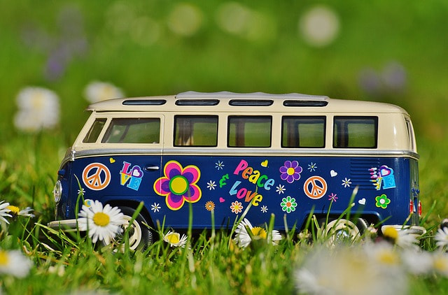 190426_pixabay_vw-bus-wiese-1308502