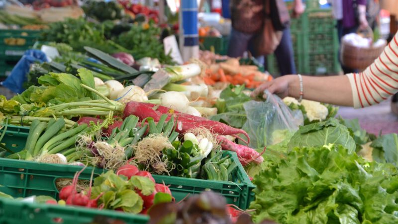 frisches Gemüse auf einem Markt
